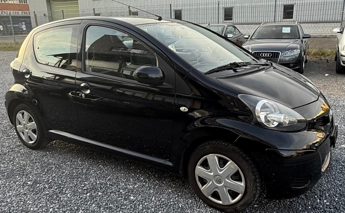 TOYOTA Aygo 1.0 Linea Sol-image-2