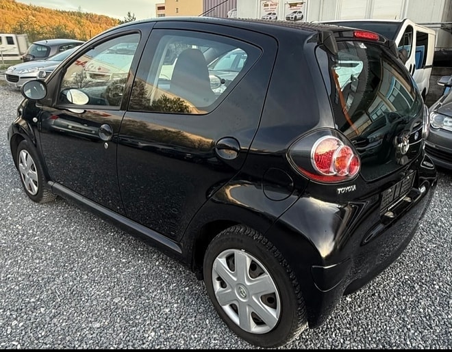 TOYOTA Aygo 1.0 Linea Sol-image-5