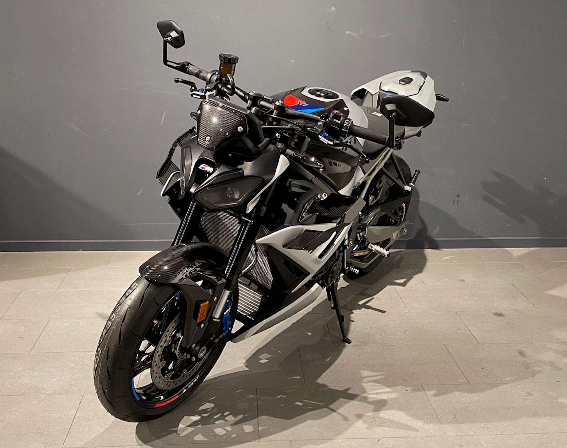 BMW M 1000 R-image-2