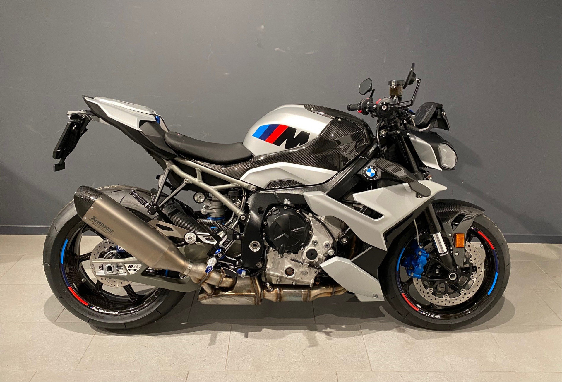 BMW M 1000 R-image-0