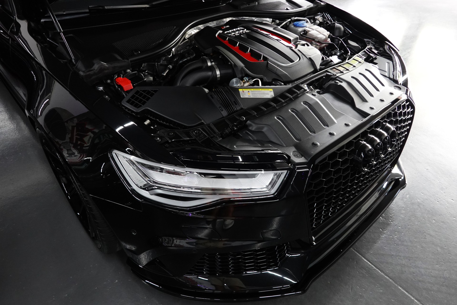 AUDI RS6 AVANT 4.0 TFSI V8 BLACK PERFORMANCE QUATTRO ON 22"-showroom-element-3