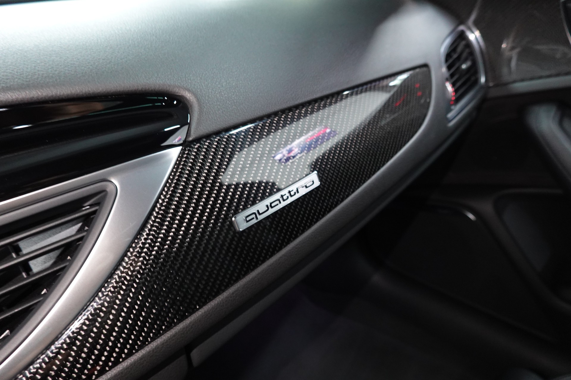 AUDI RS6 AVANT 4.0 TFSI V8 BLACK PERFORMANCE QUATTRO ON 22"-image-28