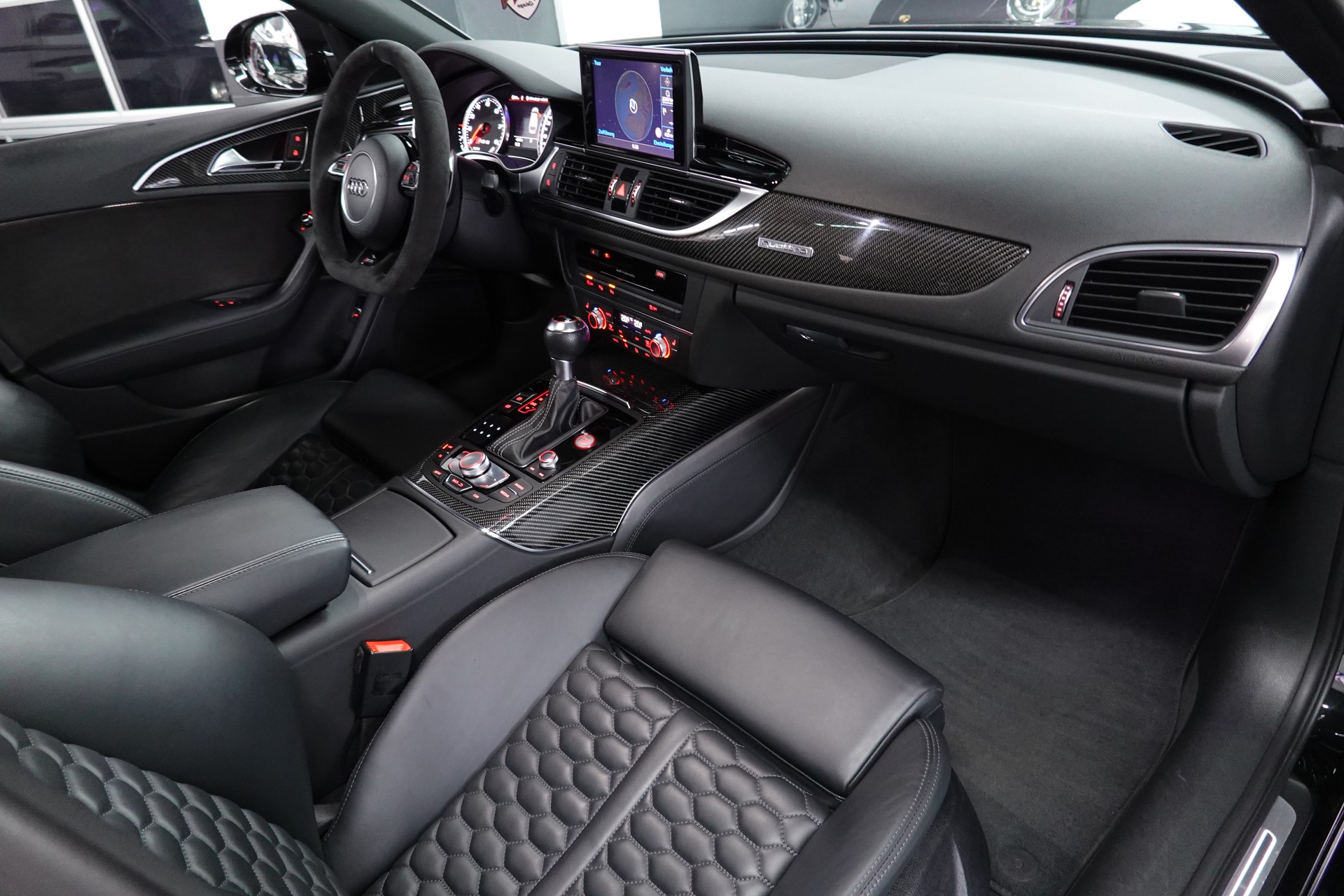 AUDI RS6 AVANT 4.0 TFSI V8 BLACK PERFORMANCE QUATTRO ON 22"-image-41