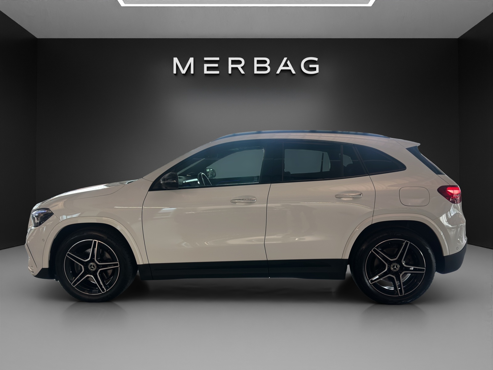 MERCEDES-BENZ GLA 220d 4Matic 8G-DCT-image-2