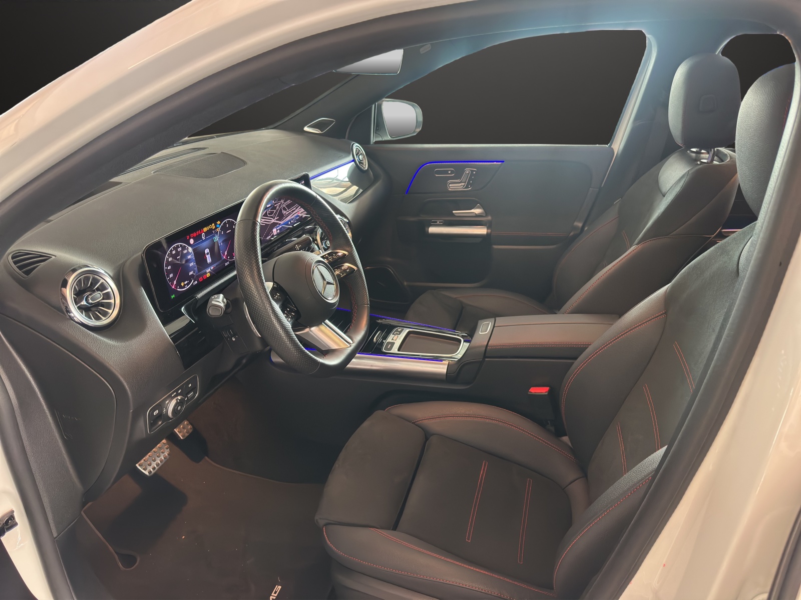 MERCEDES-BENZ GLA 220d 4Matic 8G-DCT-image-8