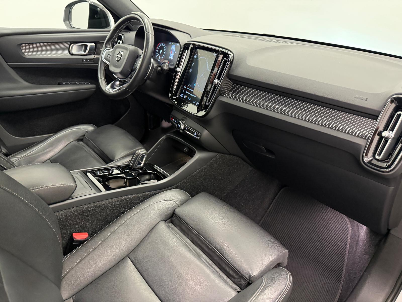 VOLVO XC40 T4 AWD Momentum Geartronic-image-10