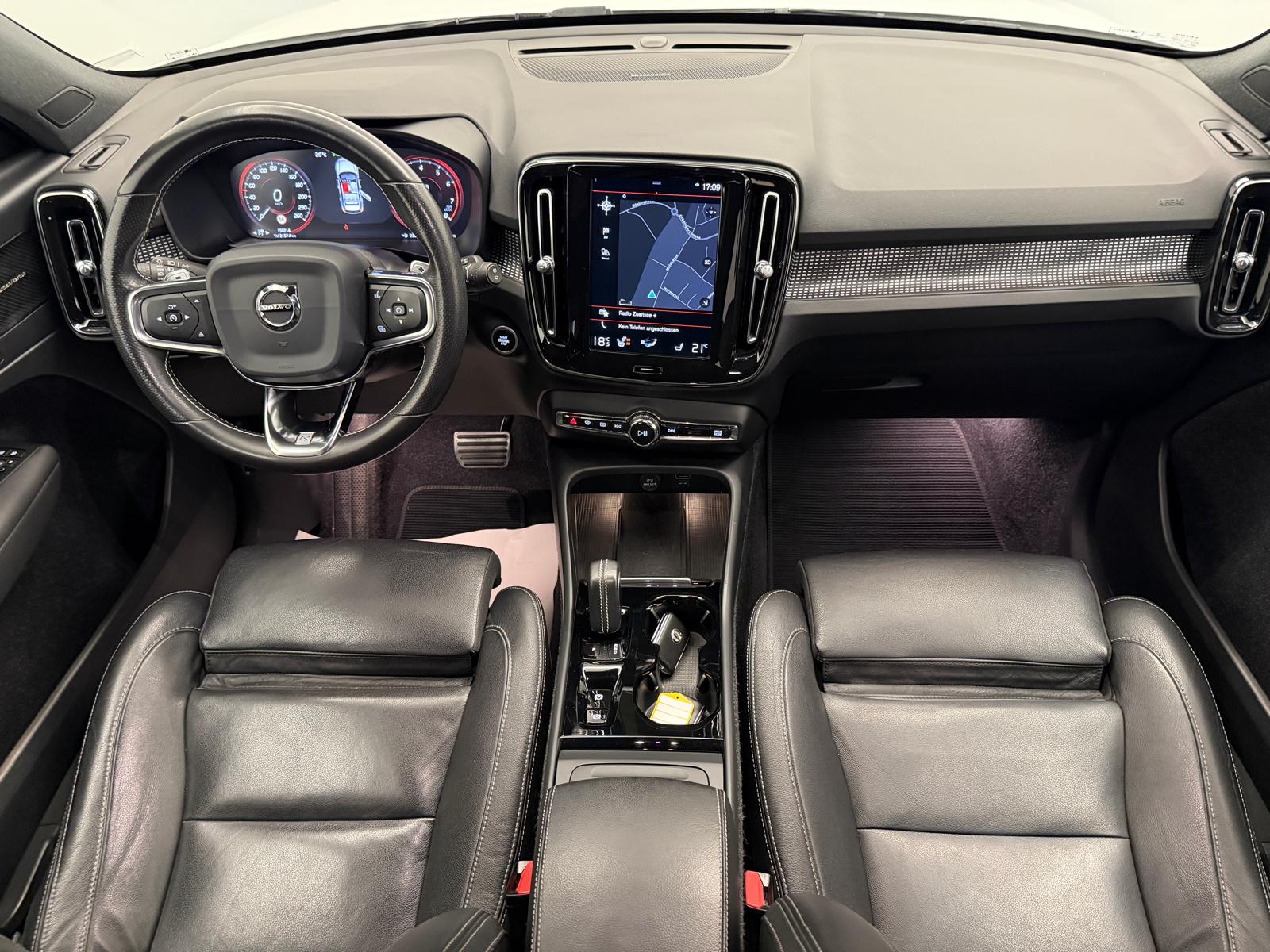 VOLVO XC40 T4 AWD Momentum Geartronic-image-11