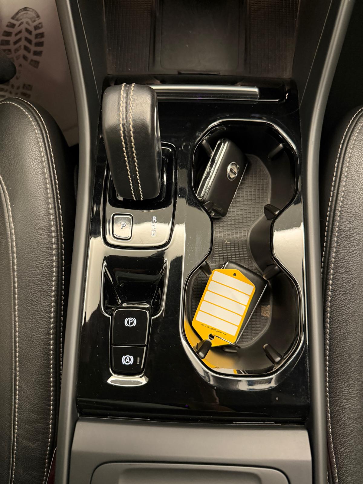 VOLVO XC40 T4 AWD Momentum Geartronic-image-18