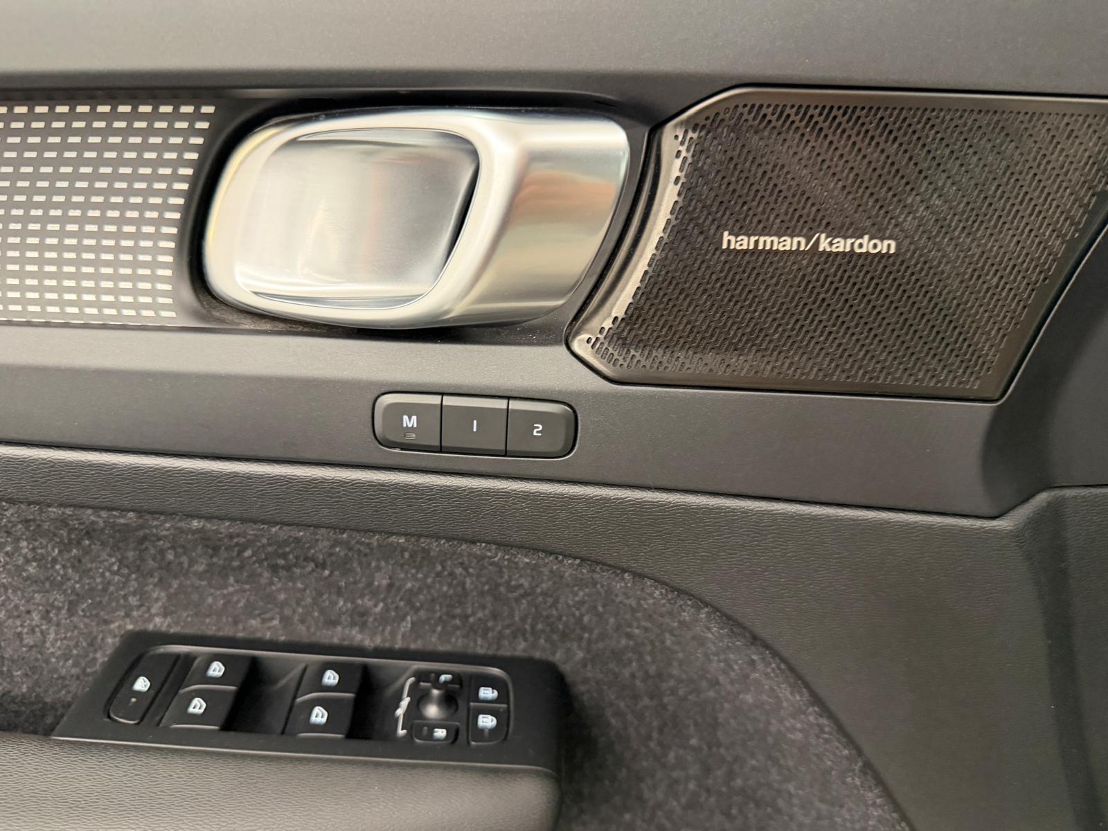 VOLVO XC40 T4 AWD Momentum Geartronic-image-26