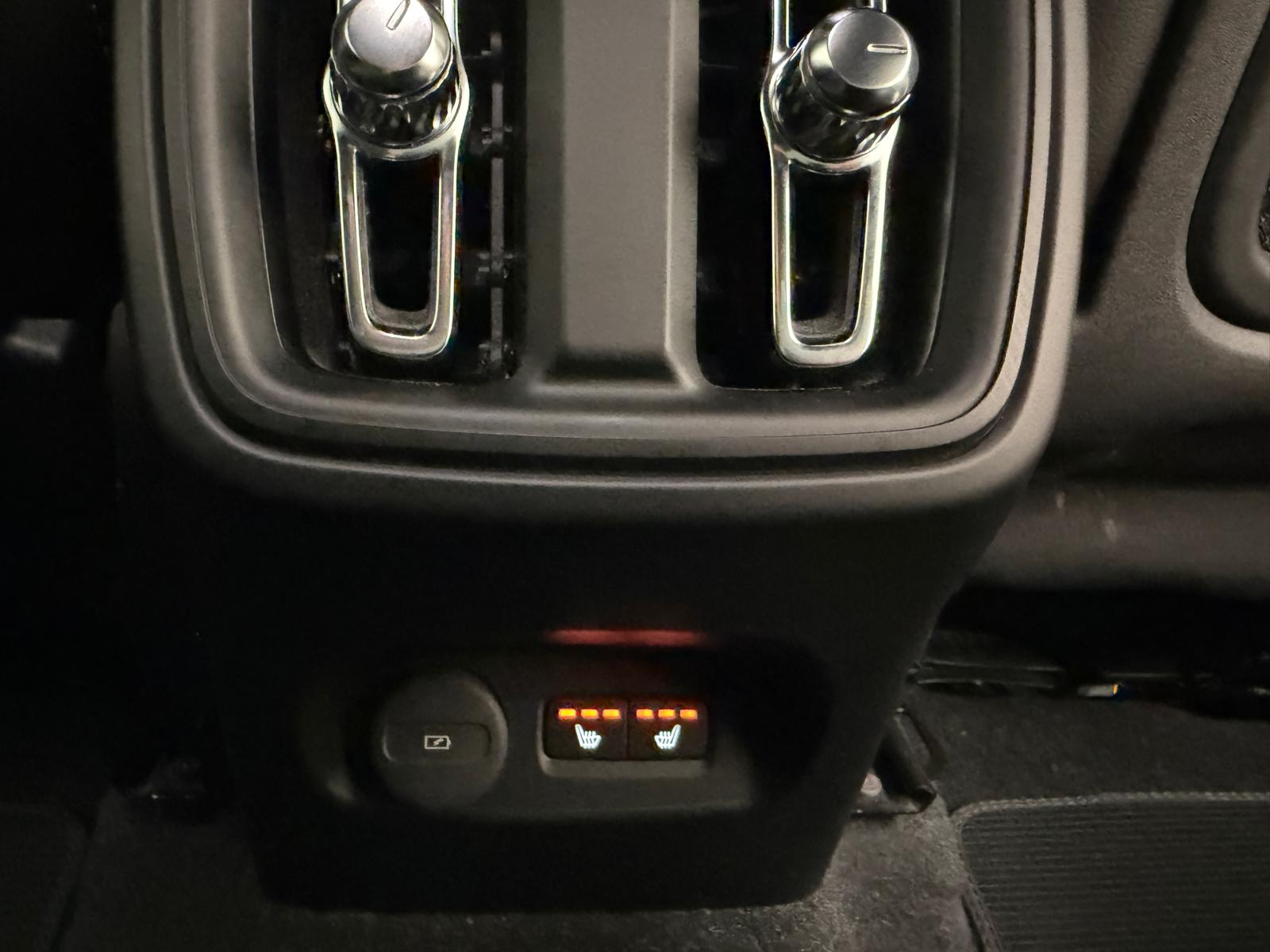 VOLVO XC40 T4 AWD Momentum Geartronic-image-16