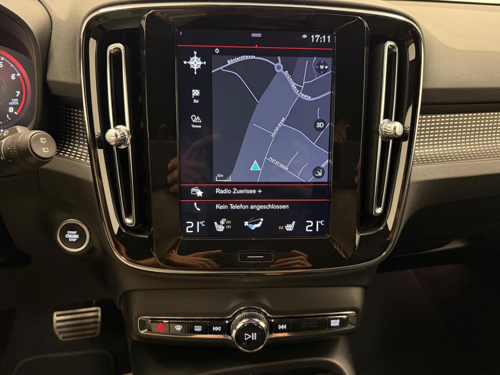 VOLVO XC40 T4 AWD Momentum Geartronic-image-19