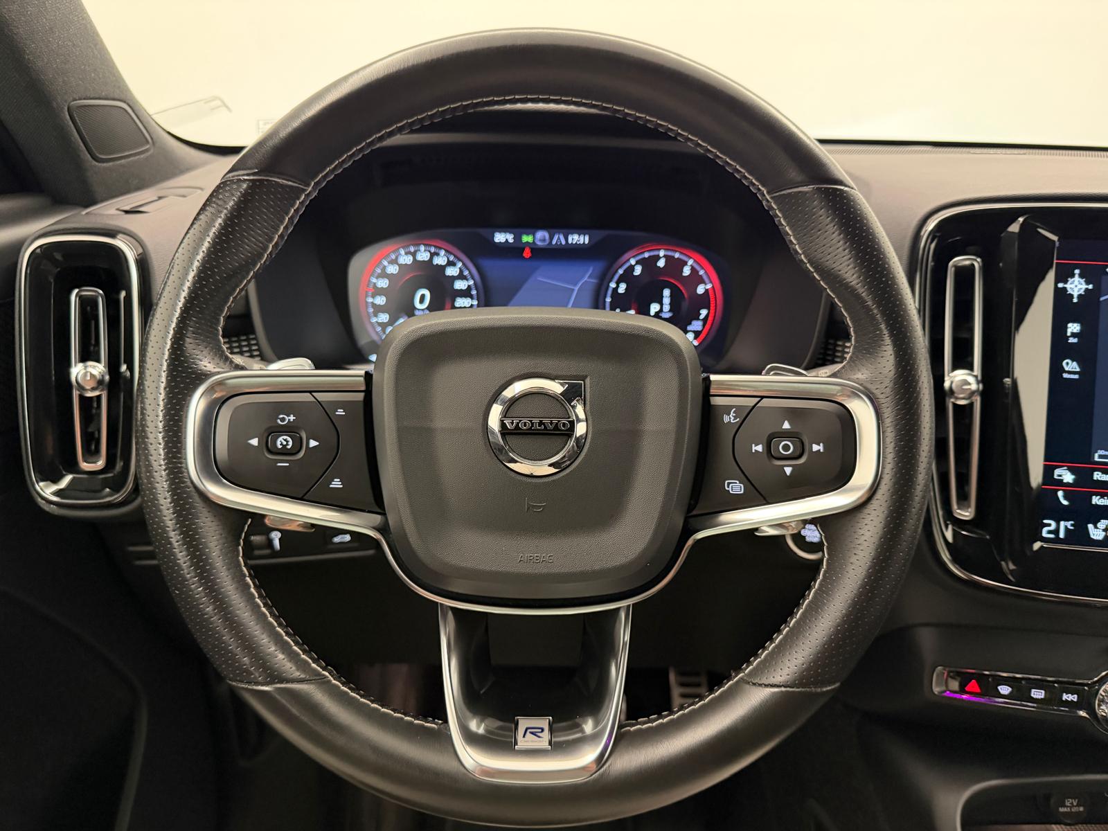 VOLVO XC40 T4 AWD Momentum Geartronic-image-21