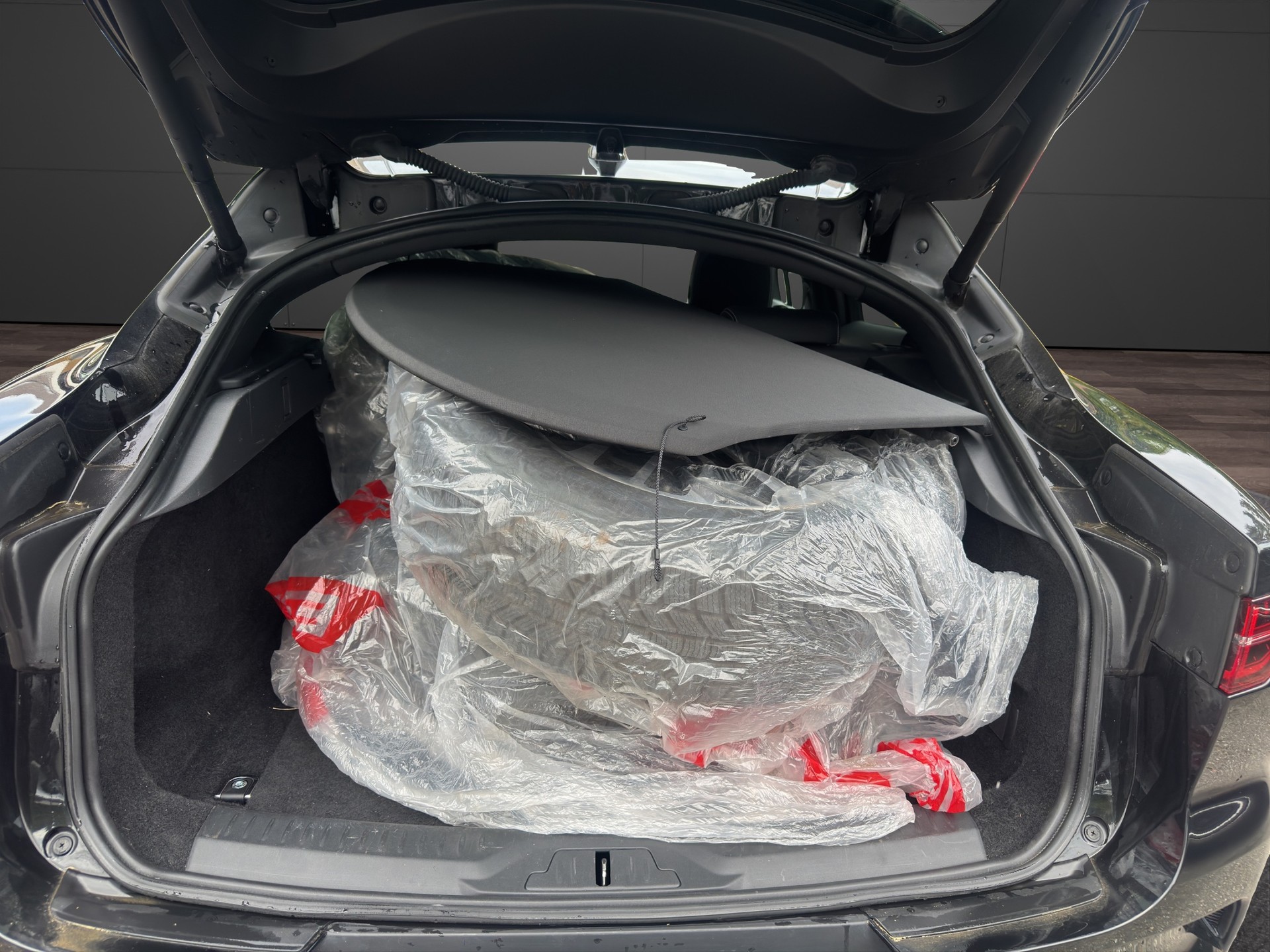 JAGUAR I-Pace EV400 Black AWD-image-12