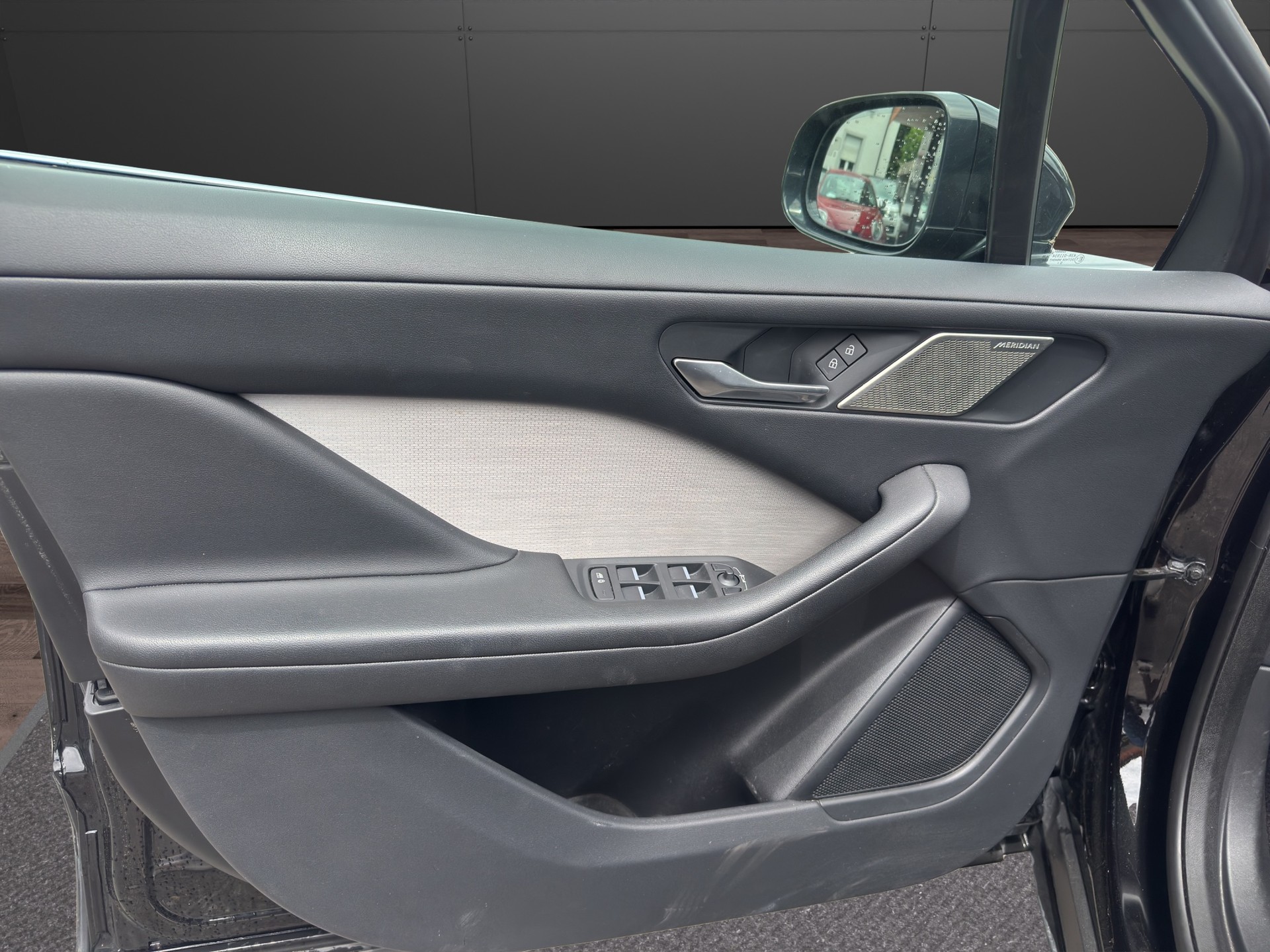 JAGUAR I-Pace EV400 Black AWD-image-9