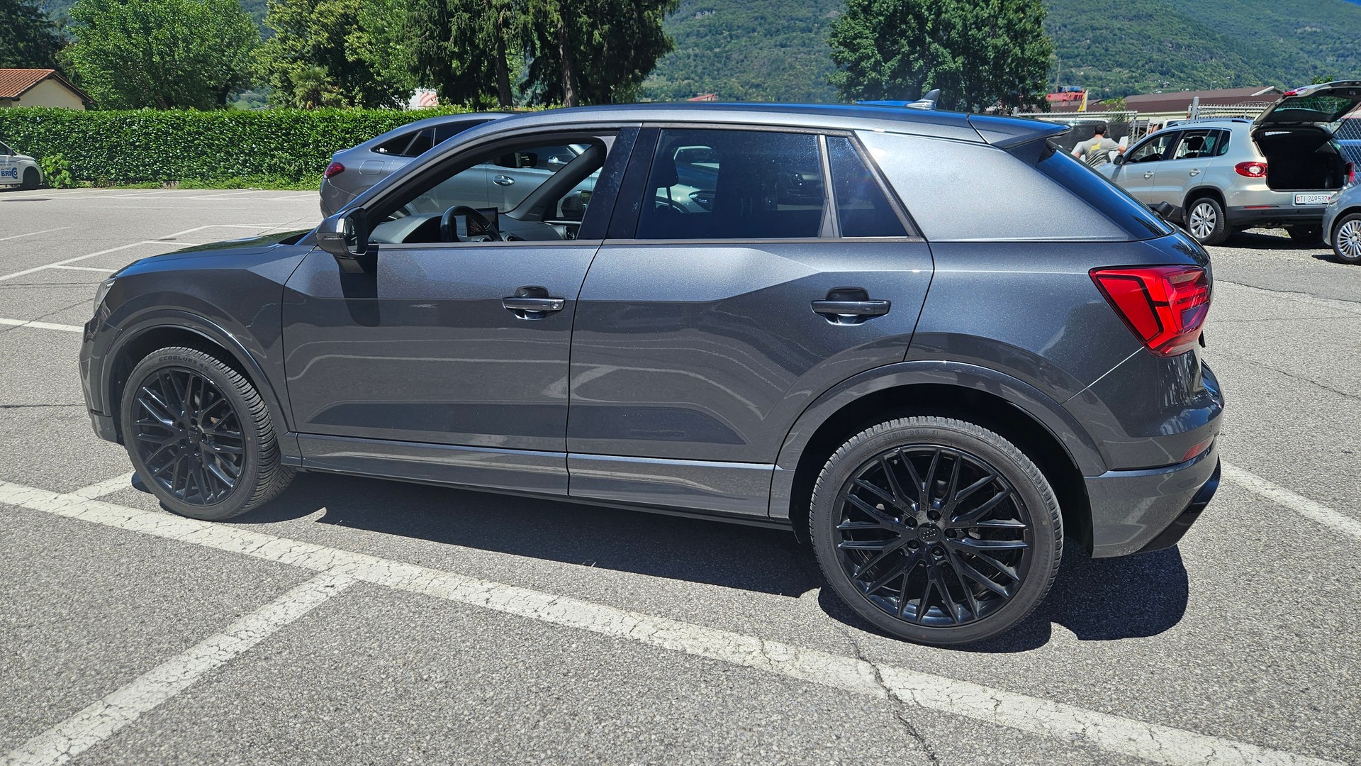 AUDI Q2 2.0 TFSI sport quattro S-tronic-image-2