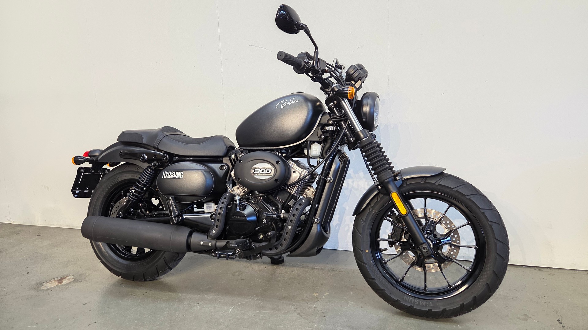 HYOSUNG GV 300 Bobber-image-2
