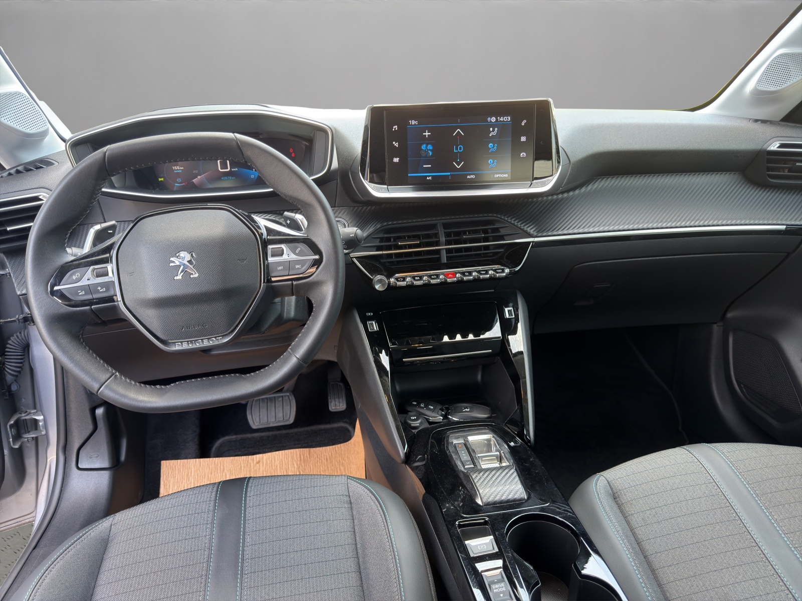 PEUGEOT 208 1.2 PureTech Allure EAT8-image-12