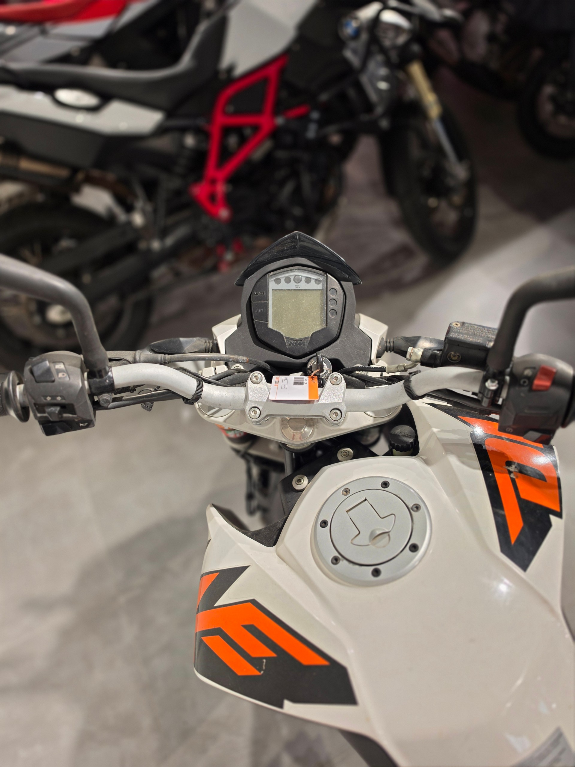 KTM 125 Duke-image-2