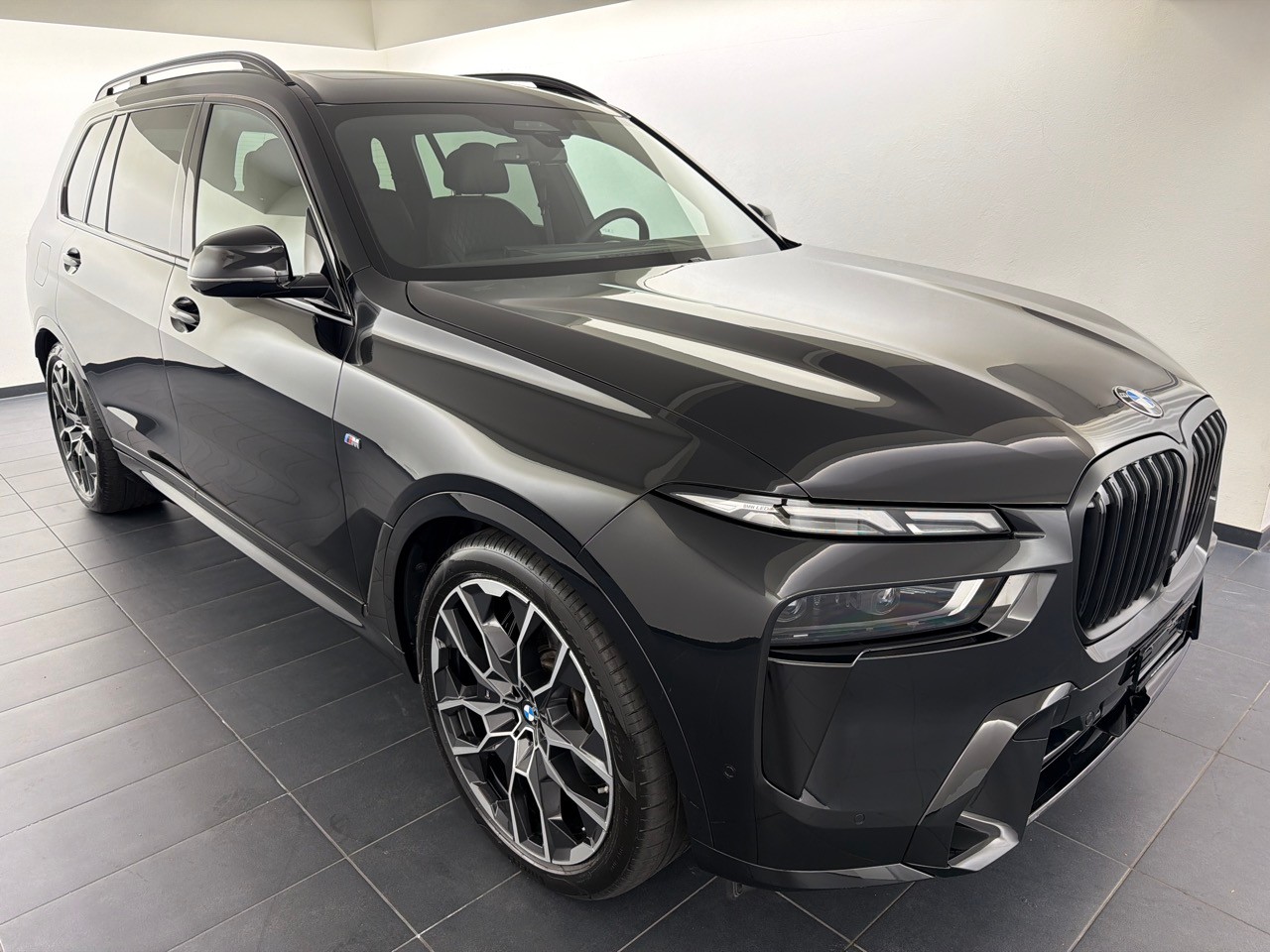 BMW X7 xDr 48 40d M Sport Pro-showroom-element-3