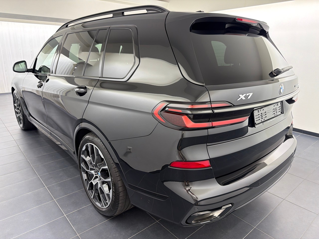 BMW X7 xDr 48 40d M Sport Pro-showroom-element-1