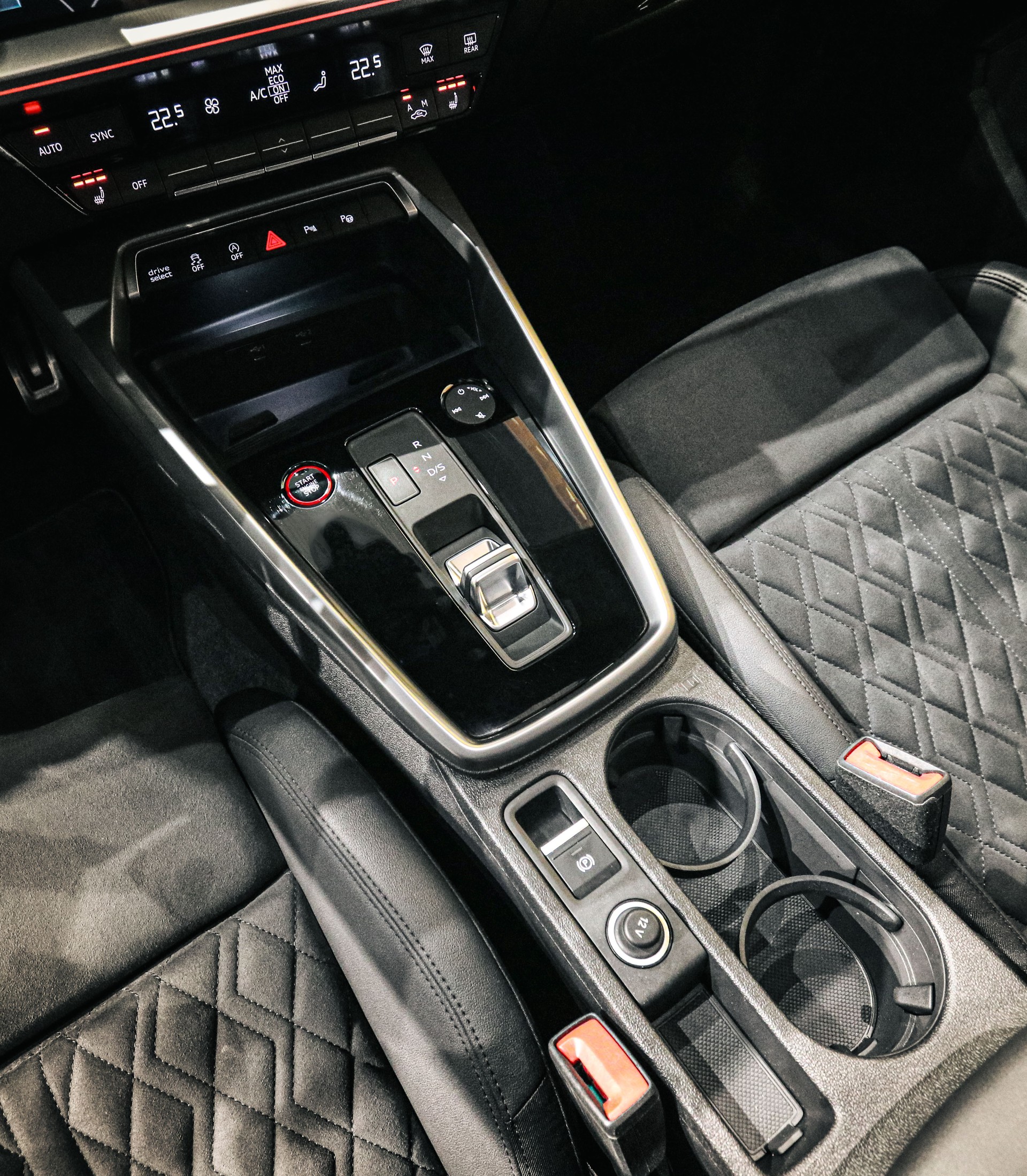 AUDI RS3 Sportback 2.5 TSI quattro S-tronic-image-16