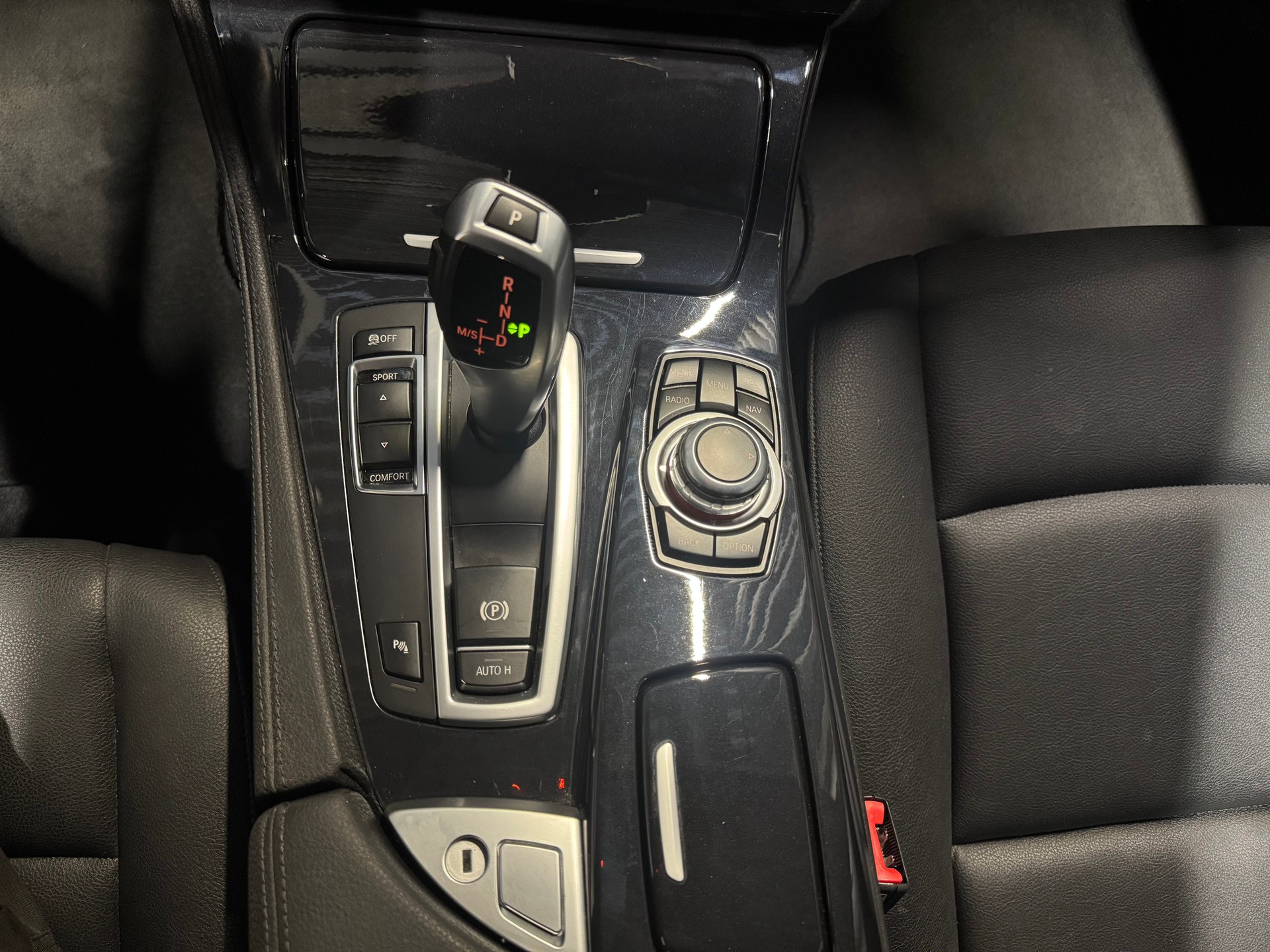 BMW 520i Steptronic (22)-image-14