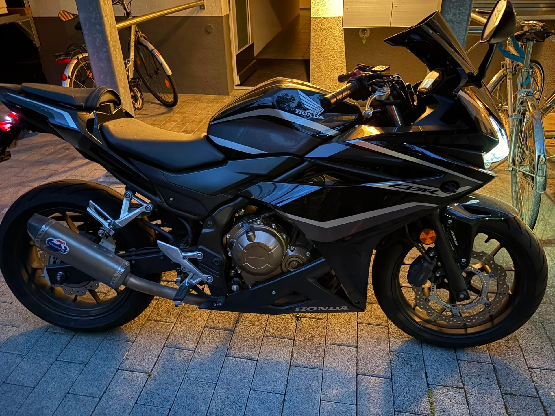 HONDA CBR 500 RA ABS (35kW)-image-2