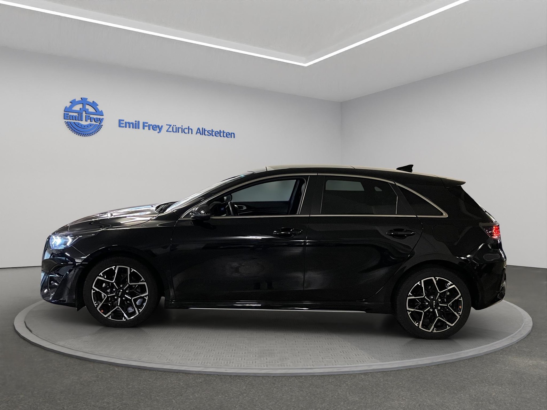 KIA Ceed 1.5 T-GDi MHEV GT-Line-showroom-element-3