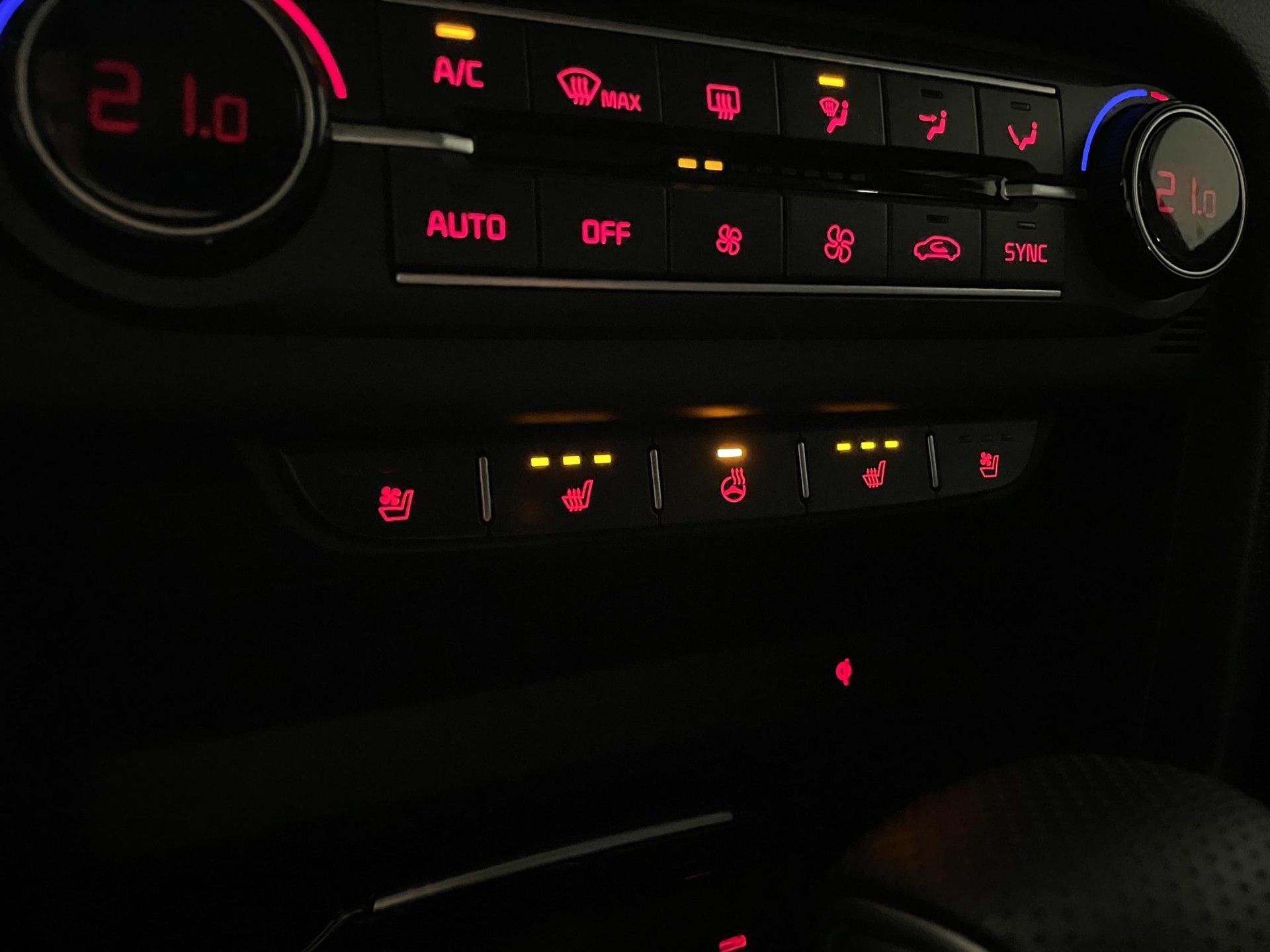 KIA Ceed 1.5 T-GDi MHEV GT-Line-image-12
