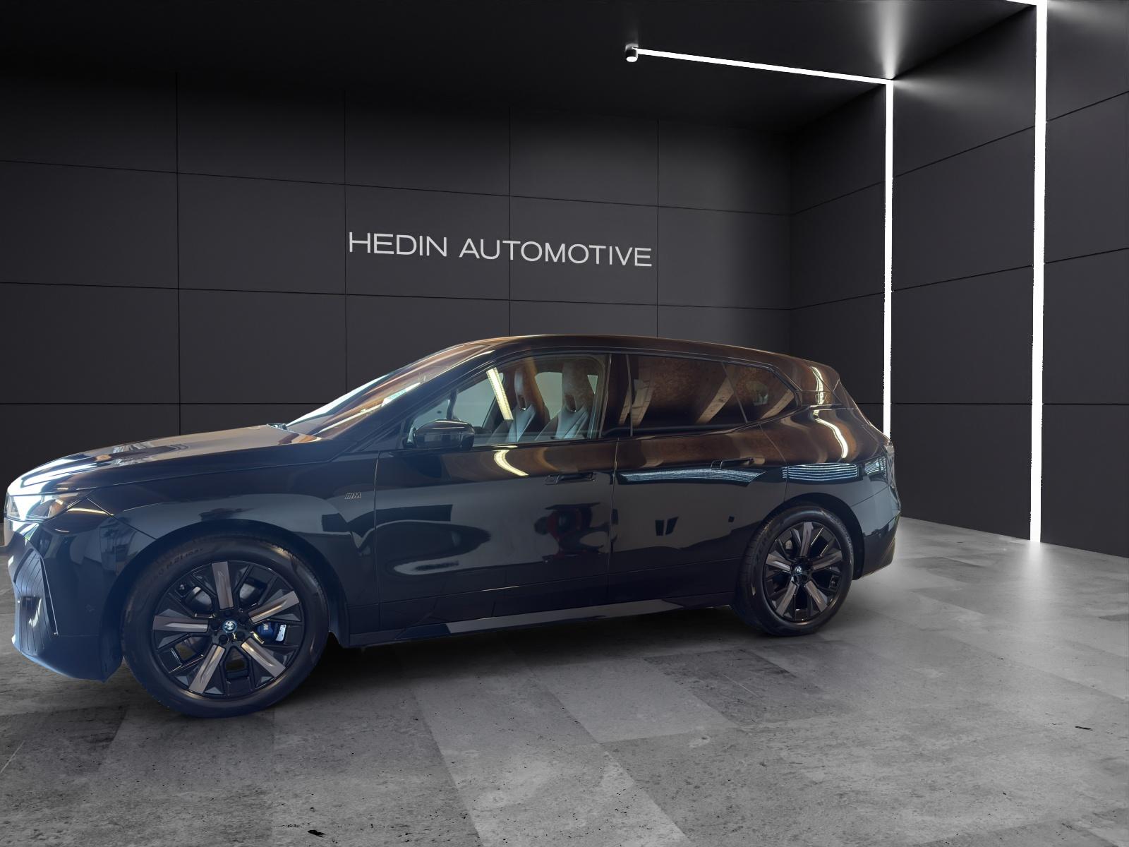BMW iX M60-showroom-element-1