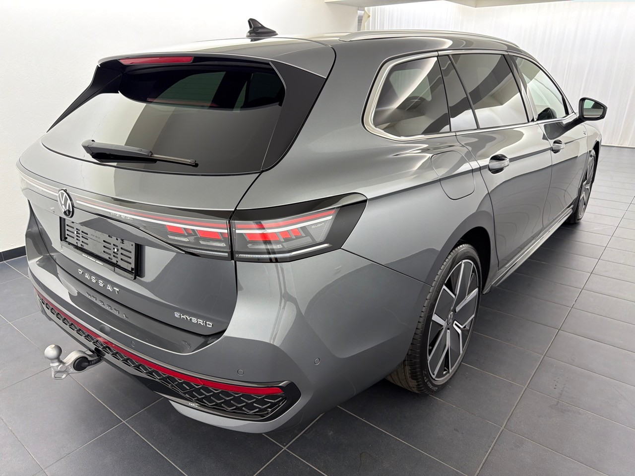 VW Passat 1.5TSI PHEV R-Line-showroom-element-2