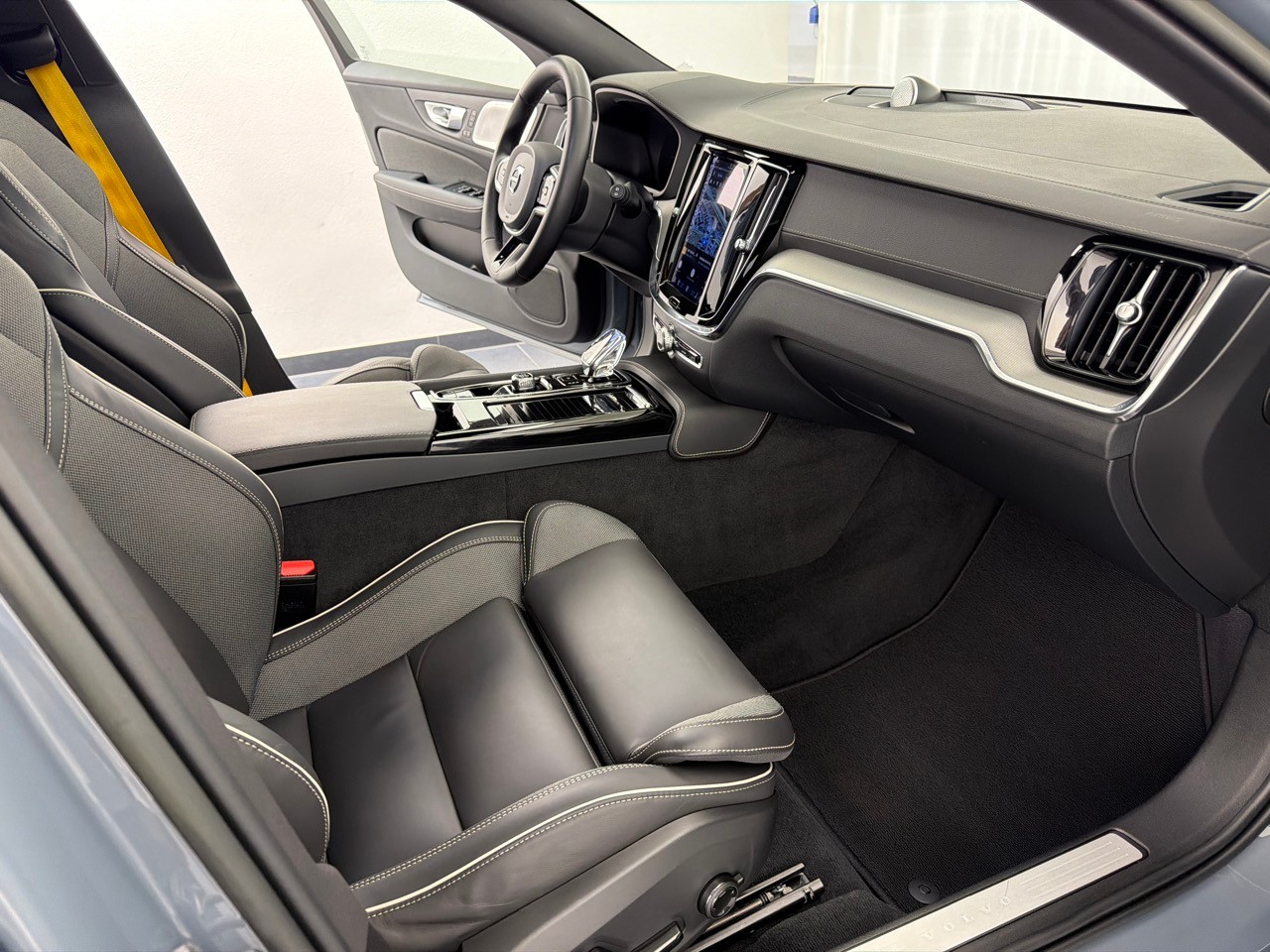 VOLVO V60 T8 eAWD Plug in Hybrid Polestar Geartronic-image-8
