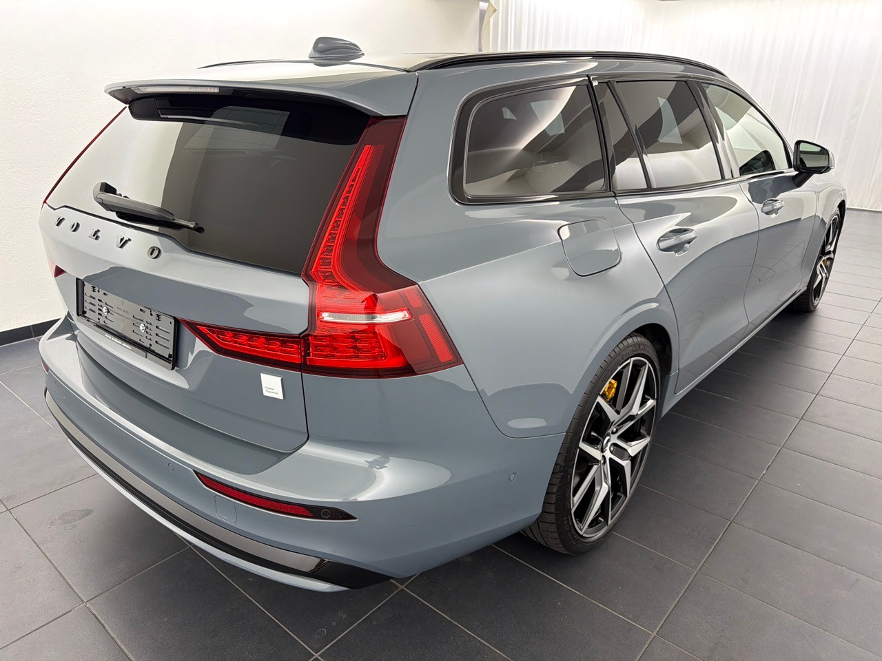 VOLVO V60 T8 eAWD Plug in Hybrid Polestar Geartronic-showroom-element-2