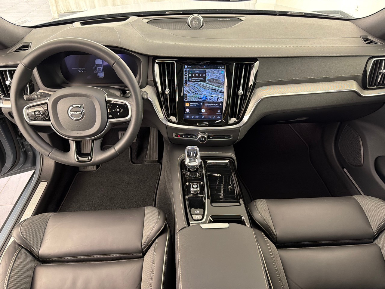 VOLVO V60 T8 eAWD Plug in Hybrid Polestar Geartronic-image-6