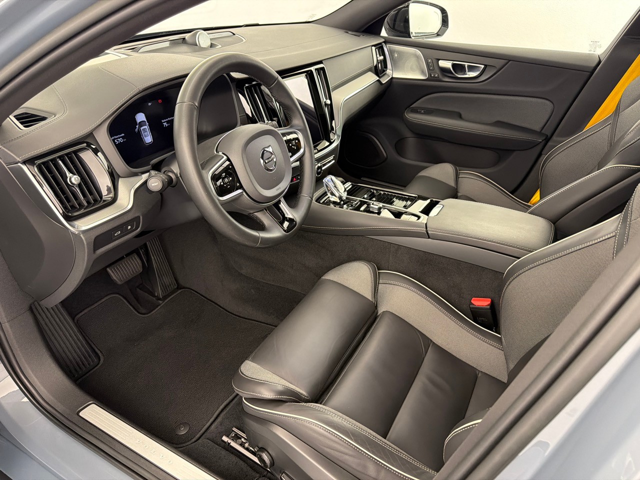 VOLVO V60 T8 eAWD Plug in Hybrid Polestar Geartronic-image-4