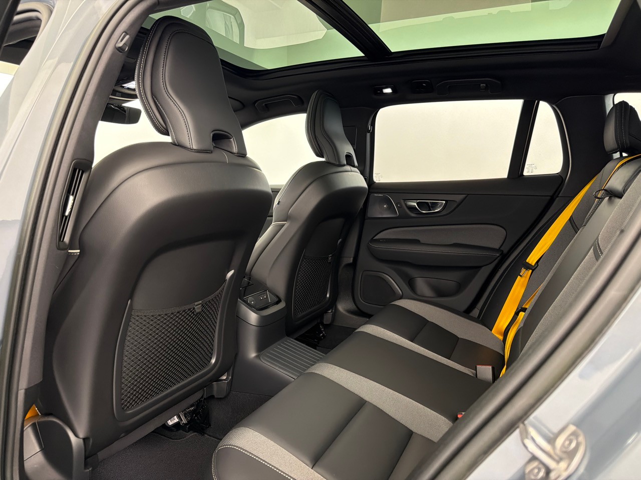 VOLVO V60 T8 eAWD Plug in Hybrid Polestar Geartronic-image-5
