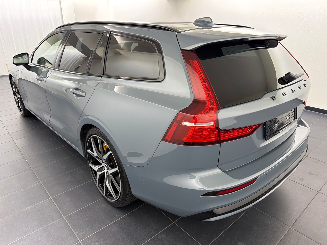 VOLVO V60 T8 eAWD Plug in Hybrid Polestar Geartronic-showroom-element-1