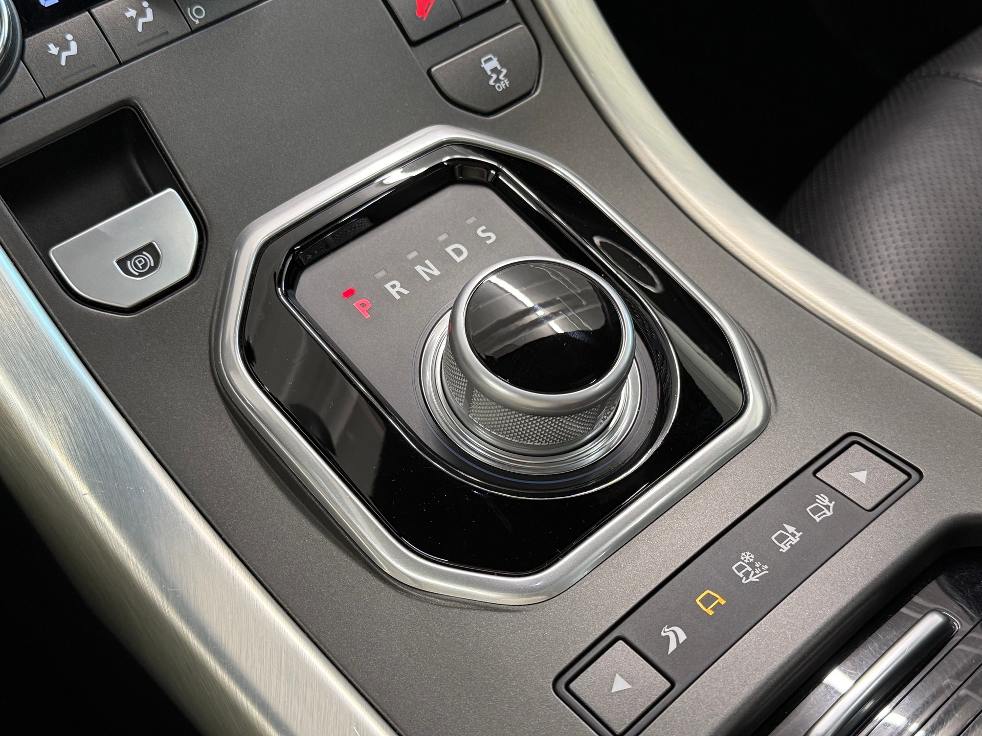 LAND ROVER Range Rover Evoque 2.0 Si4 Dynamic AT9-image-23