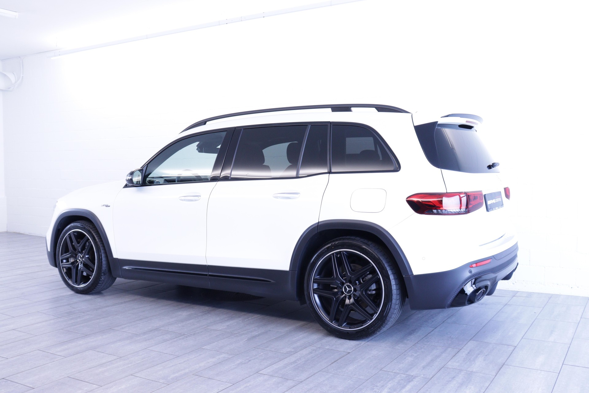 MERCEDES-BENZ GLB 35 AMG 4matic-showroom-element-2