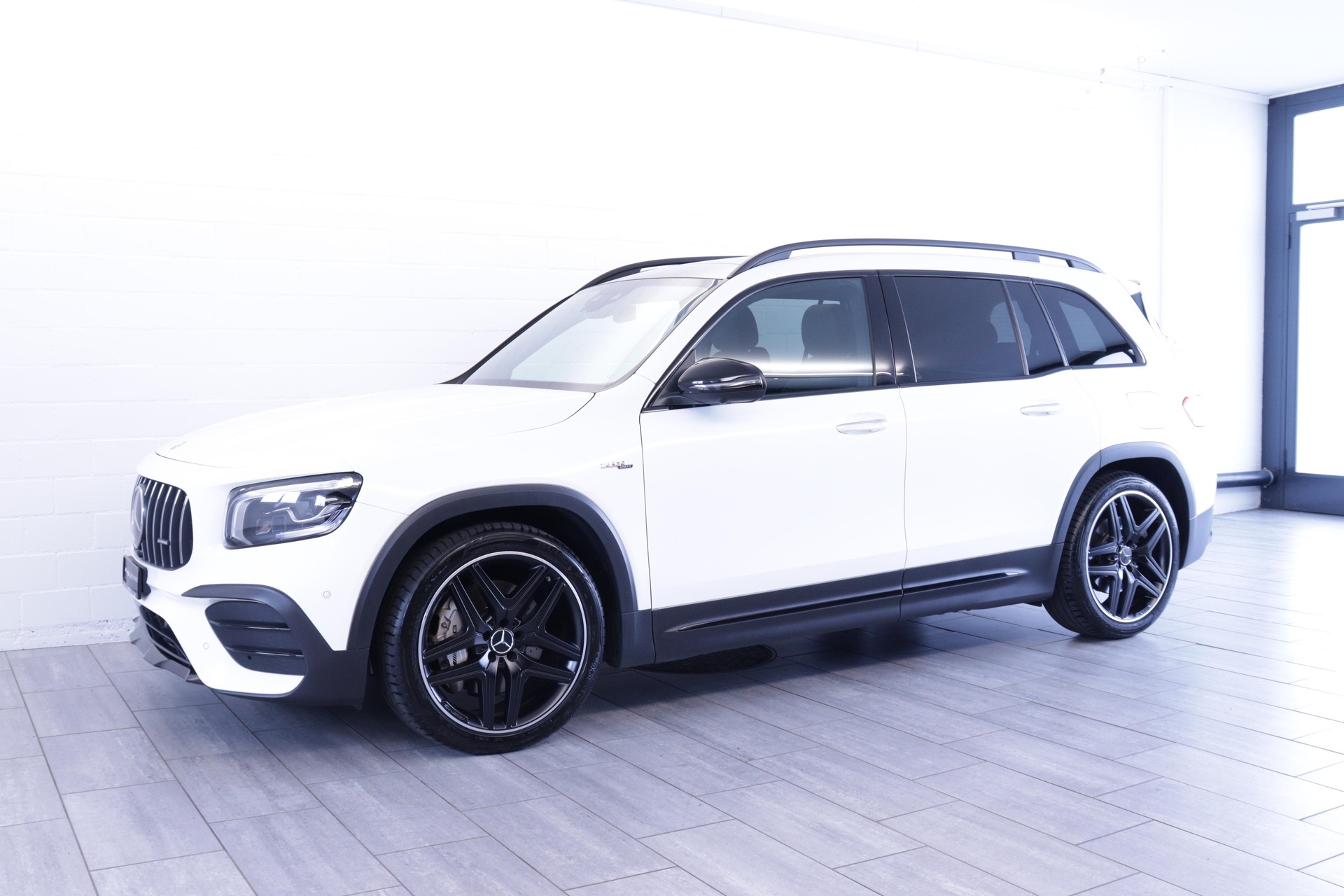 MERCEDES-BENZ GLB 35 AMG 4matic-showroom-element-1
