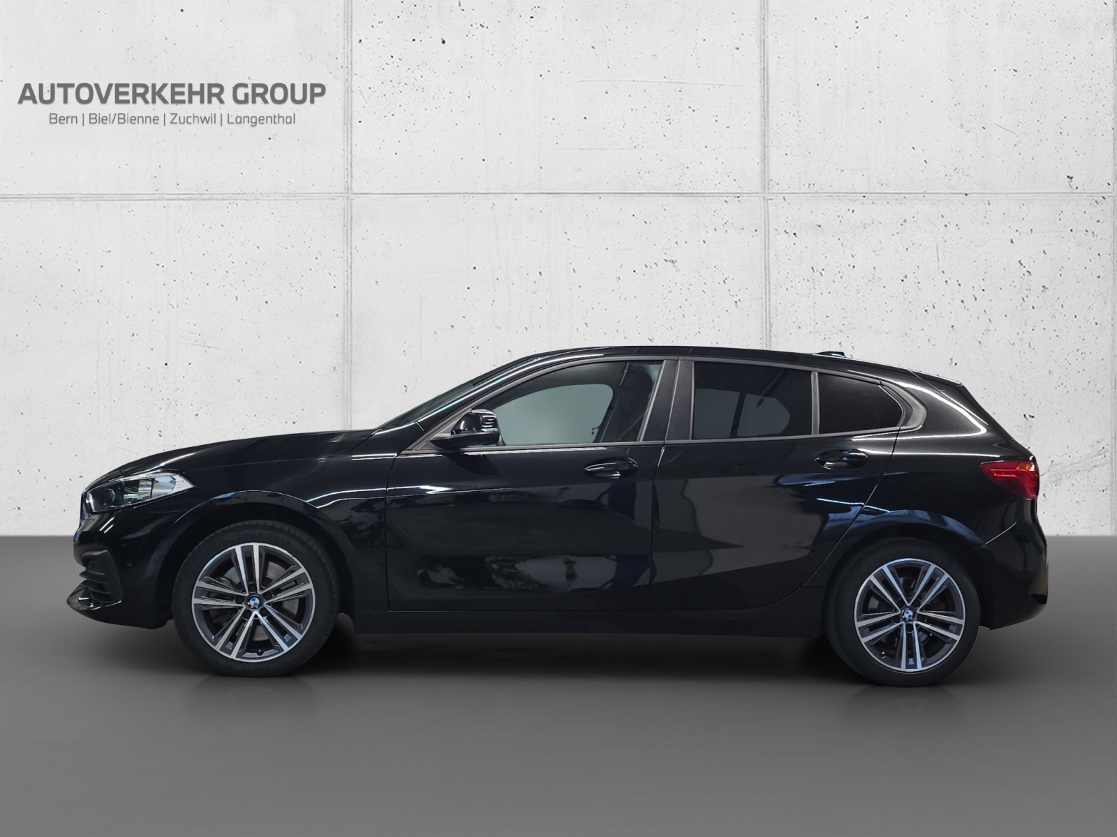 BMW 120i Steptronic-showroom-element-1