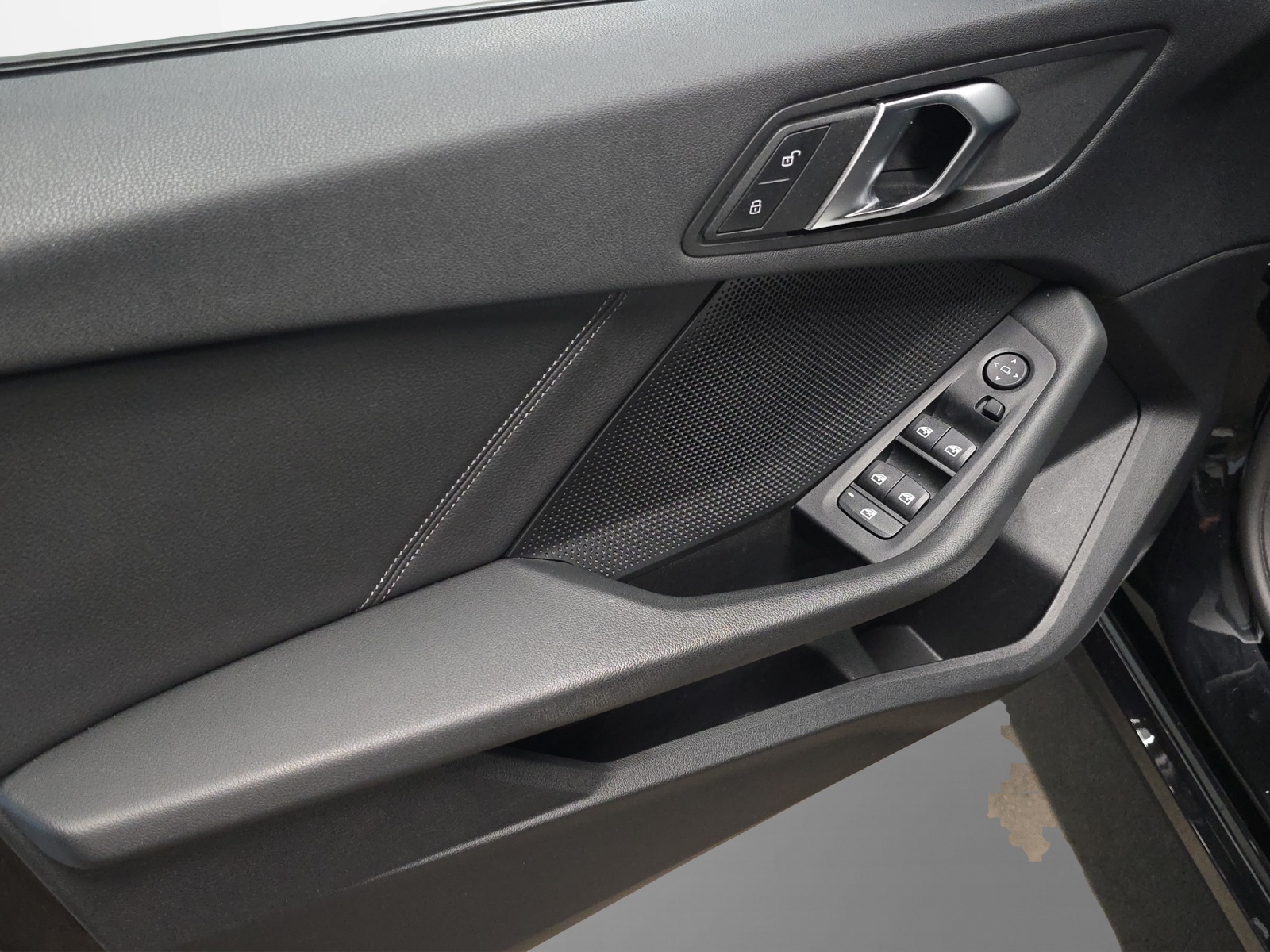 BMW 120i Steptronic-image-15