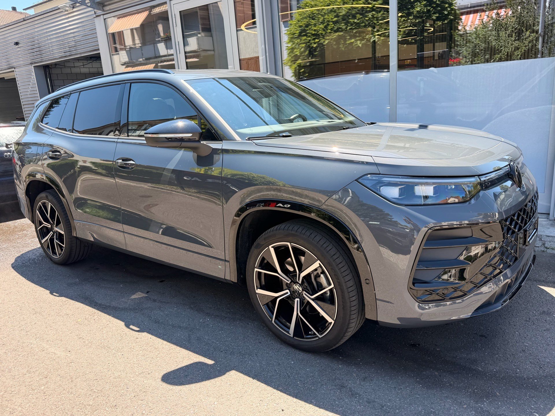 VW Tayron 2.0 TDI 193 PS 4Motion R-Line *** PANORAMDACH & ANHÄNGERKUPPLUNG ***-showroom-element-2