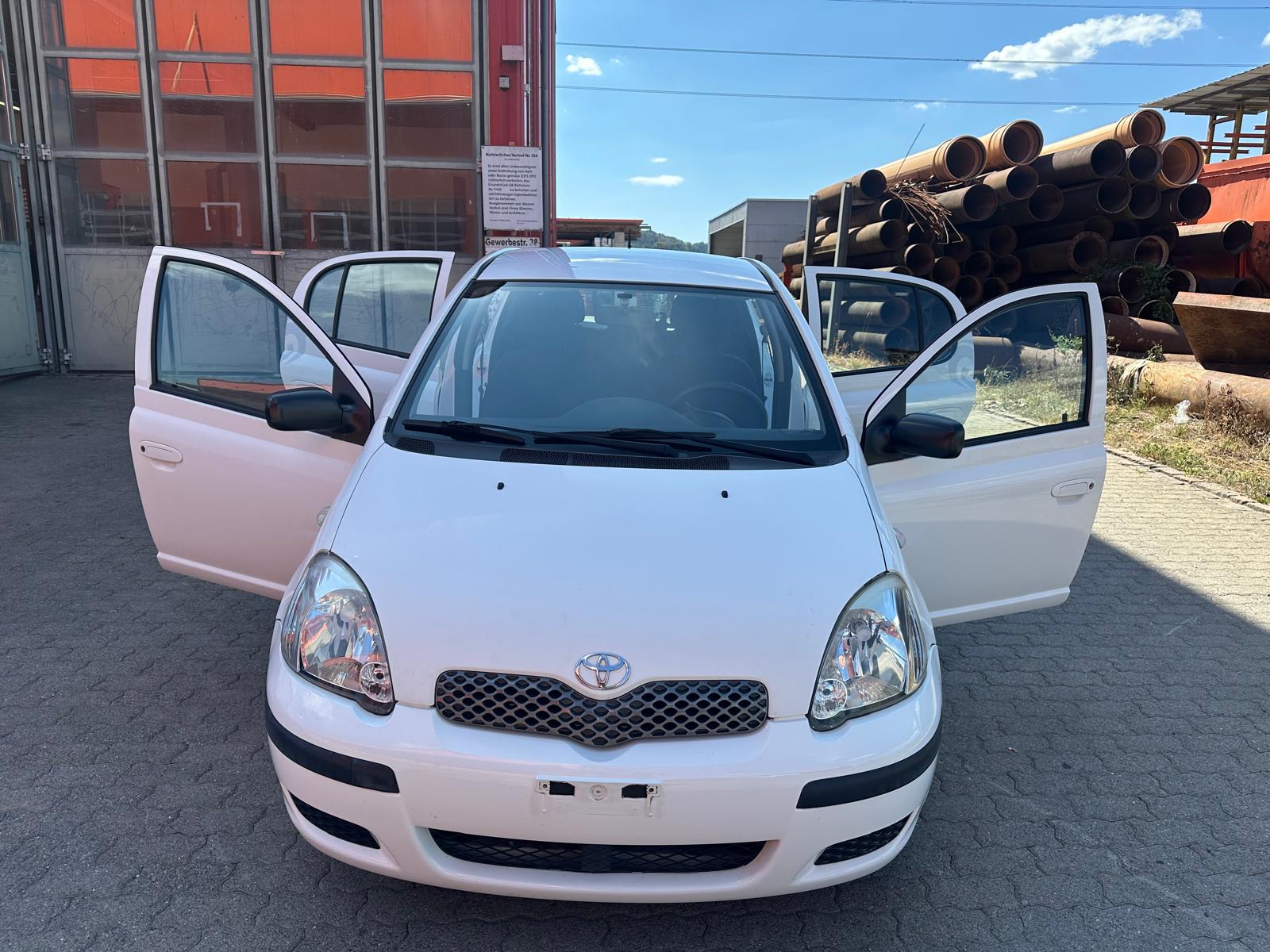 TOYOTA Yaris 1.0 Linea Luna-showroom-element-1