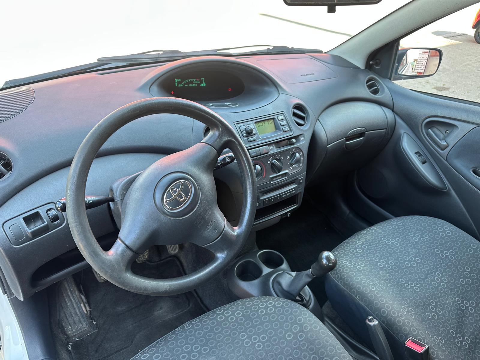TOYOTA Yaris 1.0 Linea Luna-image-7