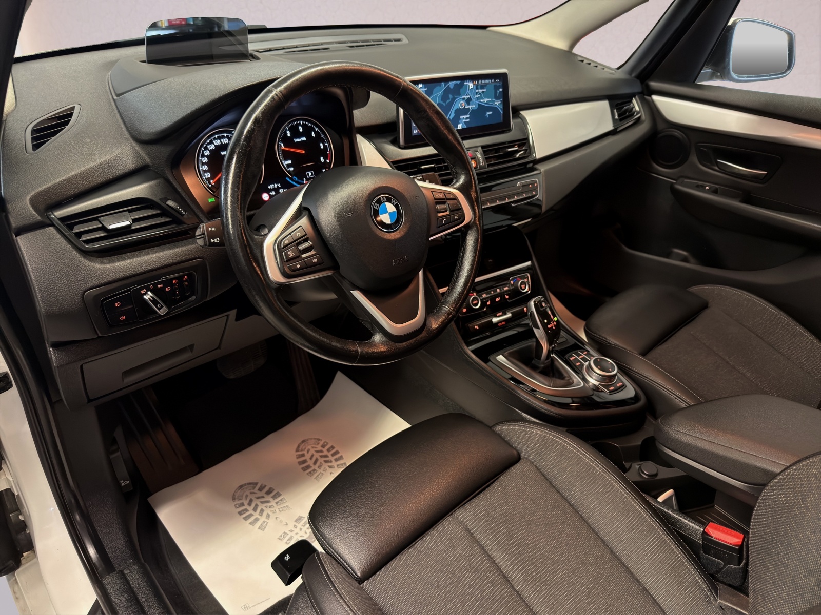 BMW 220d xDrive Gran Tourer Steptronic-image-7