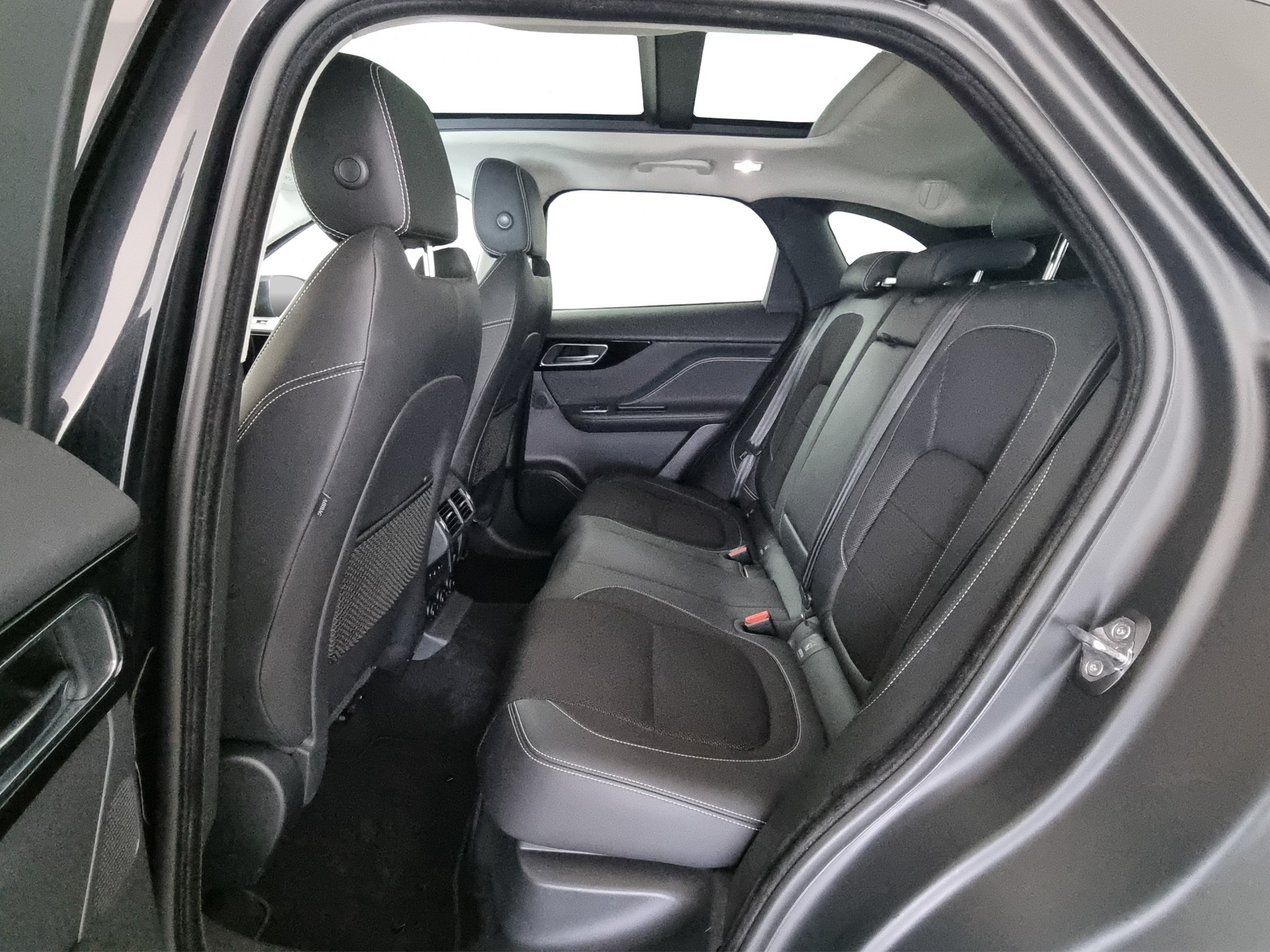 JAGUAR F-Pace 2.0 T 250 R-Sport AWD-image-6