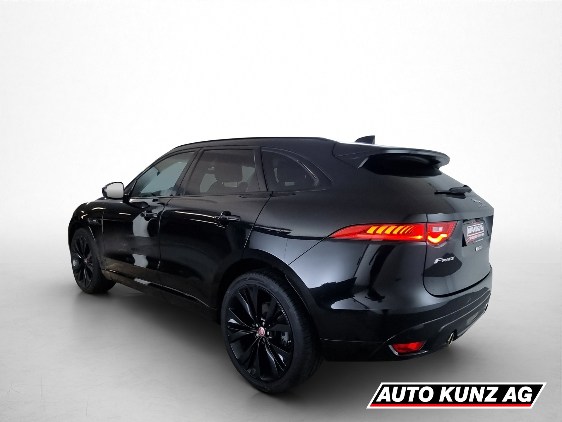 JAGUAR F-Pace 2.0 T 250 R-Sport AWD-showroom-element-3