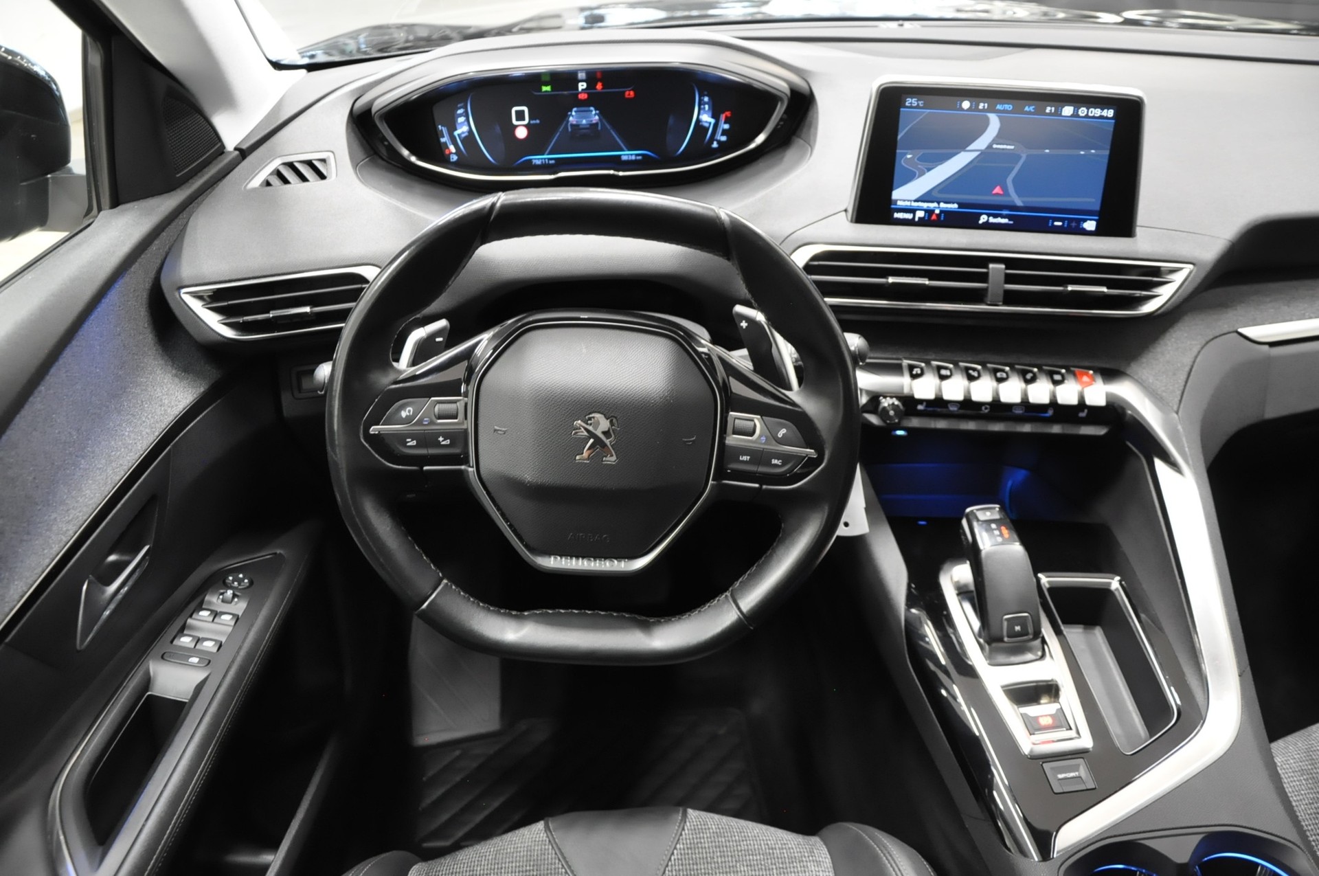 PEUGEOT 3008 1.5 BlueHDi Business Line EAT-image-16