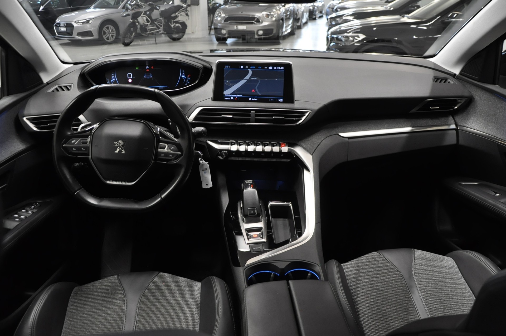 PEUGEOT 3008 1.5 BlueHDi Business Line EAT-image-15